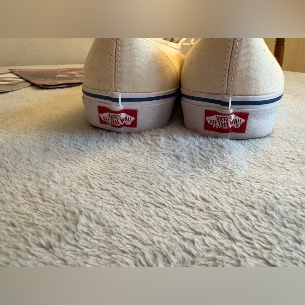 Classic Vans Men'
Vintage White 
Rare Canvas Sneakers
Low-Top Sneaker Shoe